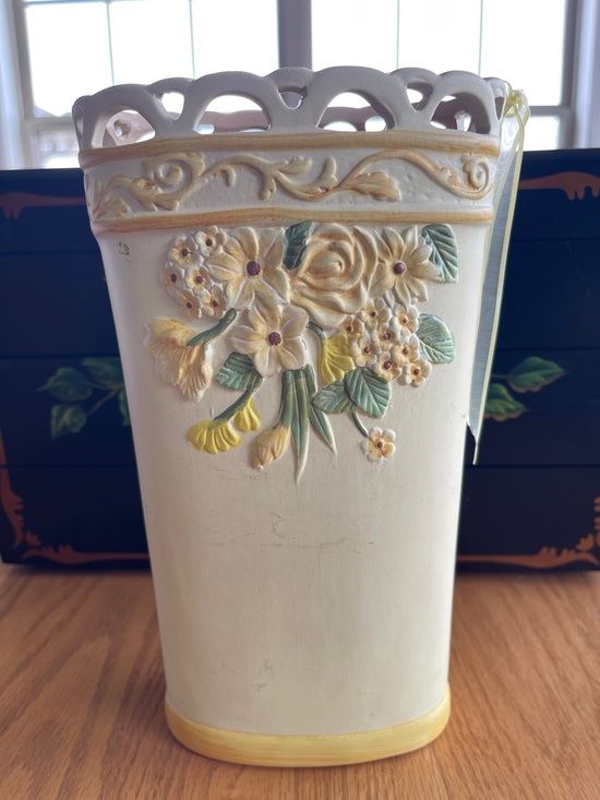Other - VTG Floral Yellow Ceramic Vase🌺